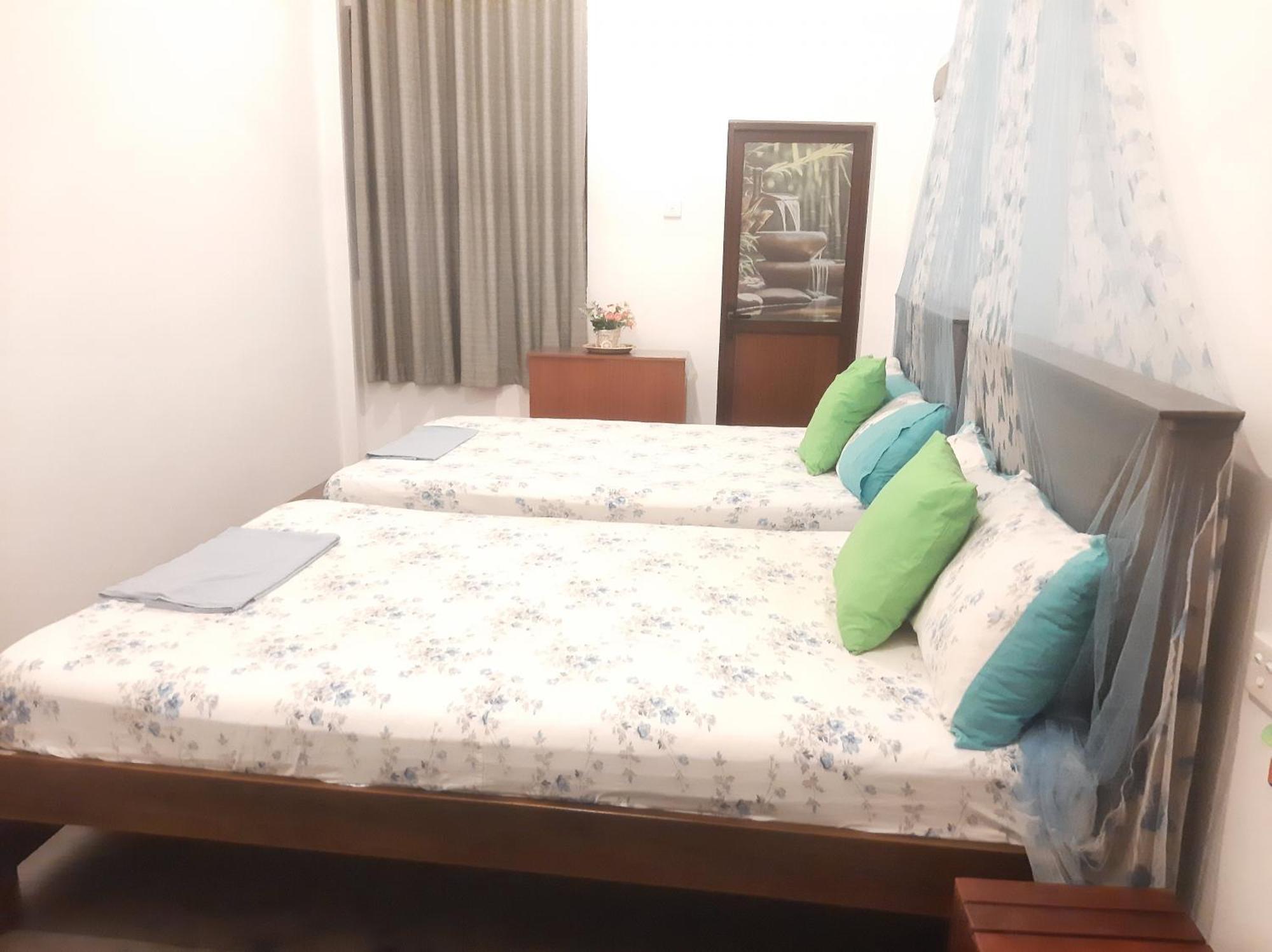 Weerakoon Garden Guest Hotel Hikkaduwa Eksteriør billede