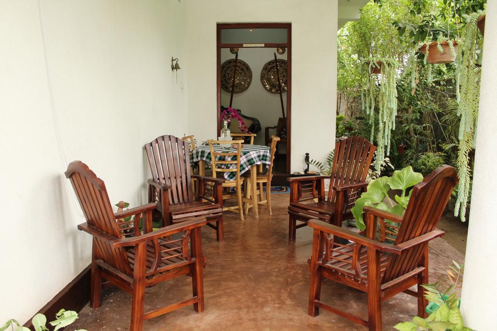 Weerakoon Garden Guest Hotel Hikkaduwa Eksteriør billede